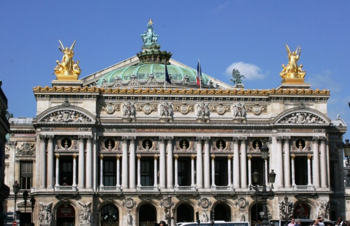 RESTAURATION DE LA SCÈNE OPÉRA GARNIER