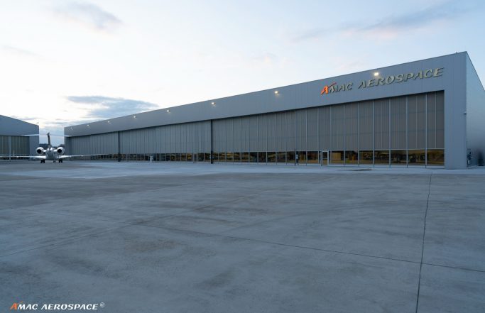 HANGAR À AVION