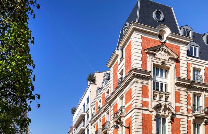 SURÉLÉVATION D’UN HÔTEL cinq étoiles